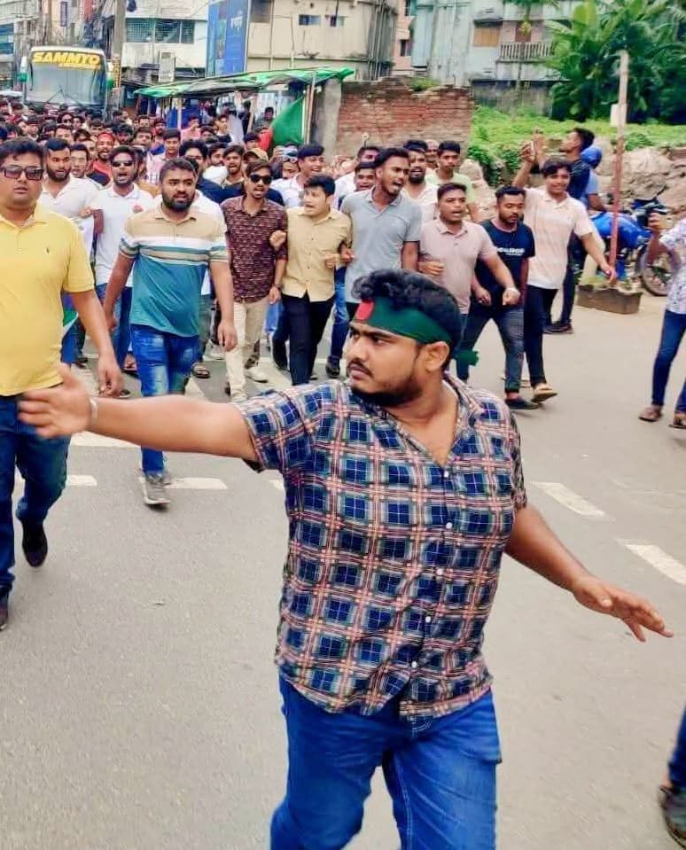 জুলাই গণঅভ্যুত্থানের সকল শহীদদের প্রতি ছাত্রদল নেতা শিমুল সরকারের বিনম্র শ্রদ্ধা। 