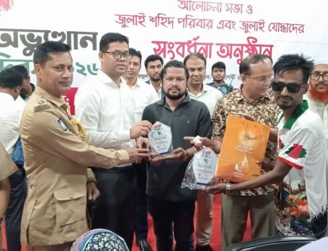 গণঅভ্যুত্থান দিবসে ঠাকূরগাঁওয়ে শহীদদের প্রতি শ্রদ্ধা, জুলাই যোদ্ধাদের সংবর্ধনা।