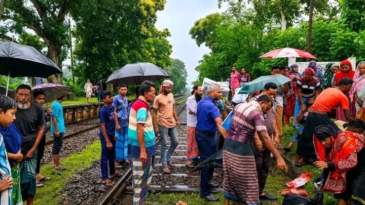 চুয়াডাঙ্গা মোমিনপুর স্টেশনের নিকটে  ট্রেনের ধাক্কায় মিনি খাতুন (৬০)  মৃত্যু