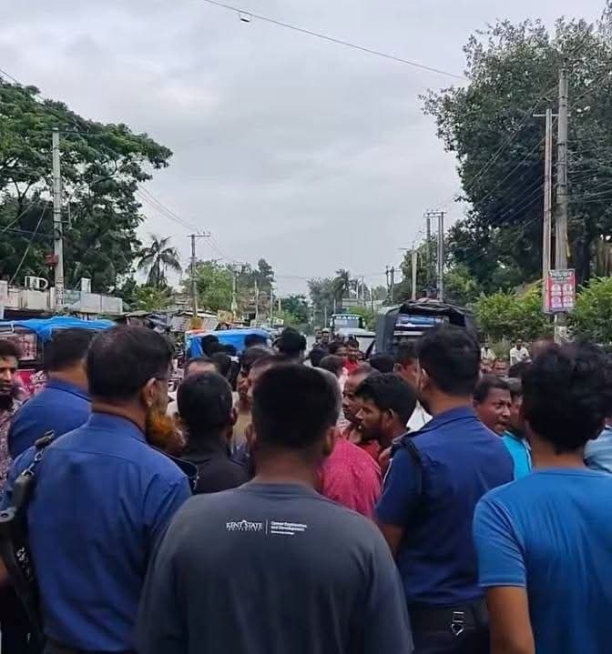 বাসের ধাক্কায় তৃতীয় শ্রেণির শিক্ষার্থী শিফার মর্মান্তিক মৃত্যু