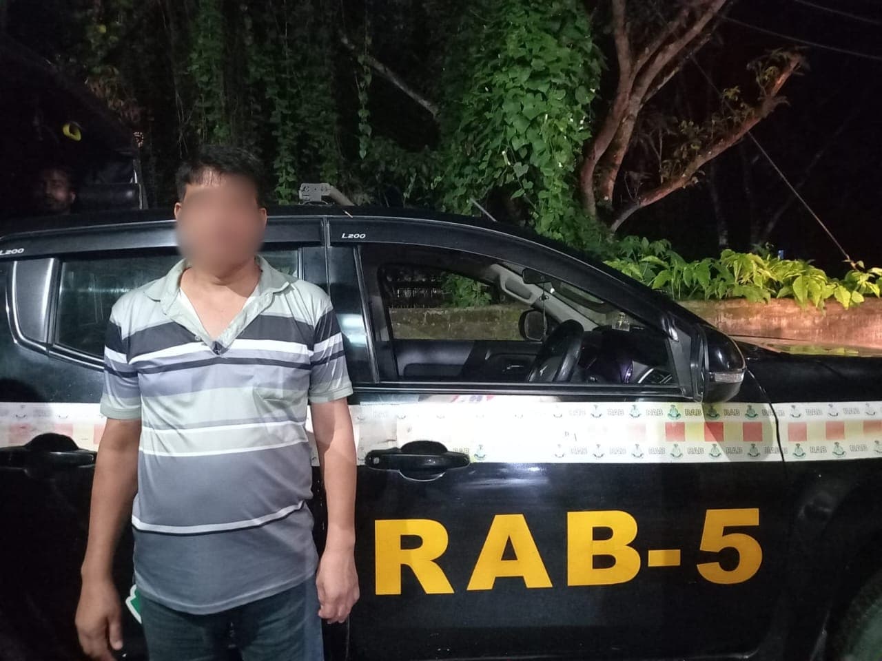 পিরোজপুরে চাঞ্চল্যকর ডাকাতি মামলার পলাতক আসামি আতিকুর রহমানকে রাজশাহীতে র‌্যাব ৮ কর্তৃক গ্রেপ্তার