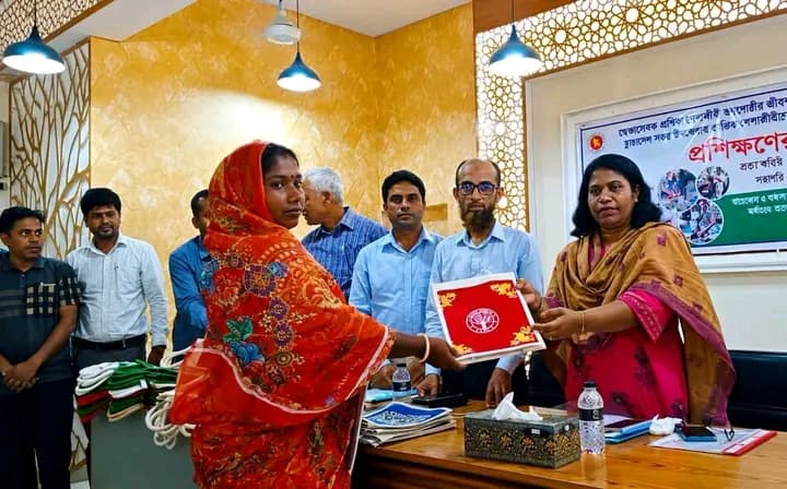 চুয়াডাঙ্গায় প্রান্তিক পেশাজীবীদের জীবনমান উন্নয়নে ১০ দিনব্যাপী ‘সফট স্কিলস’ প্রশিক্ষণ শুরু
