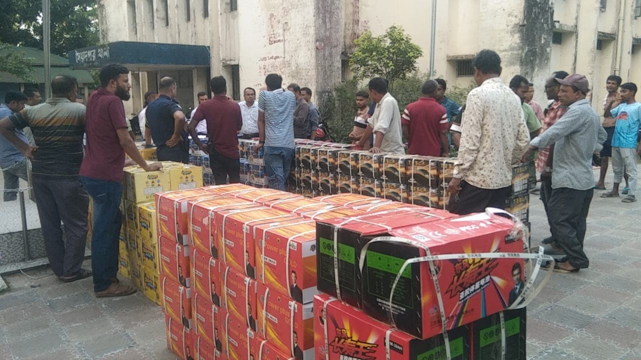 সৈয়দপুরে ট্রাকসহ অটো রিক্সার   ৩০০ পিস চায়না ব্যাটারী আটক