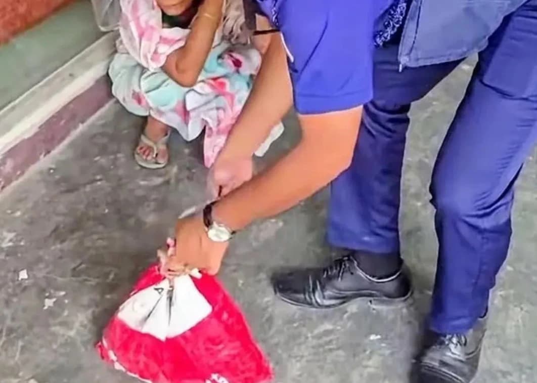 জামায়াত কার্যালয়ে বোমা আতঙ্ক, পুলিশ উদ্ধার করল আটার ব্যাগ!