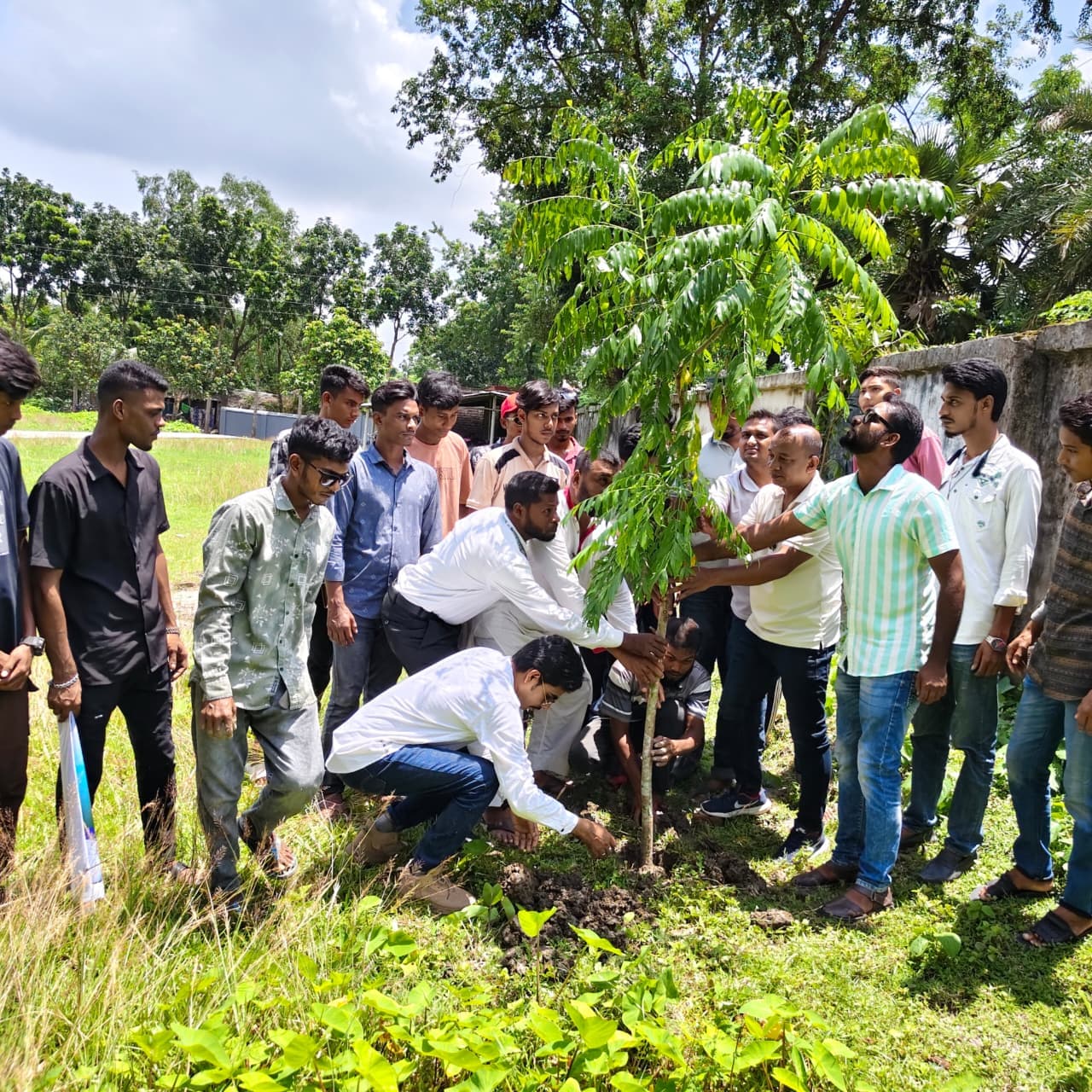শ্যামনগরে স্বেচ্ছাসেবক দলের প্রতিষ্ঠাবার্ষিকীতে বৃক্ষরোপণ কর্মসূচি