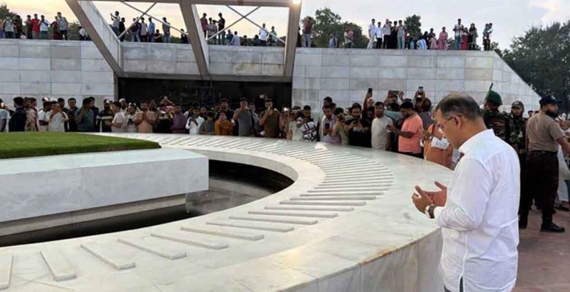 রাষ্ট্রপতি নির্বাচন শেষে বাবা-মায়ের কবরে প্রধানমন্ত্রী তারেক রহমান, আবেগঘন মুহূর্তে জিয়ারত