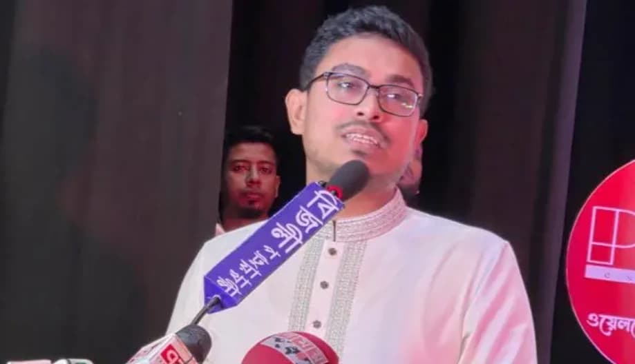 ১০৫ বছরের ইতিহাস ছাপিয়ে ক্যাম্পাসে ফিরল শান্তি, নারীদের নিরাপত্তা নিশ্চিতের দাবি ডাকসু ভিপি'র
