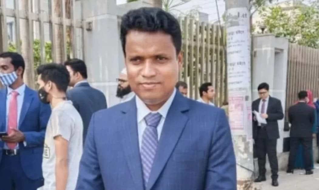 মাদক ও জুয়ার প্রতিবাদ করায় নিহত কলেজ শিক্ষক, অভিযুক্তদের বাড়িতে অগ্নিসংযোগ