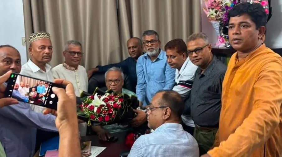 ভারপ্রাপ্ত মহাসচিব রিজভীকে ফুলেল শুভেচ্ছা ও অভিনন্দন জানাল জাতীয়তাবাদী মৎস্যজীবী দল