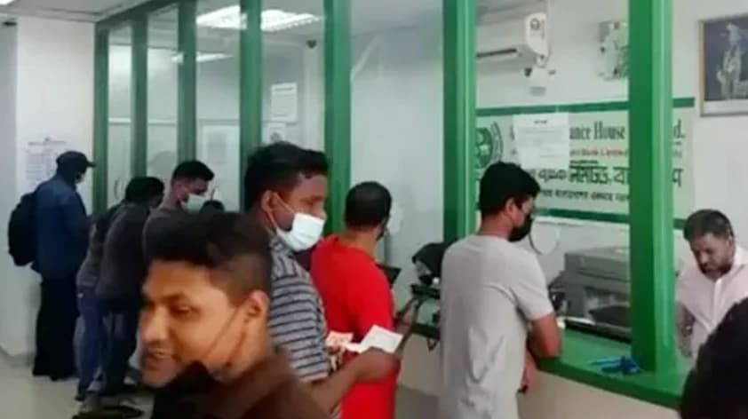 মালদ্বীপে চরম ডলার সংকট: কষ্টে লাখো প্রবাসী, দেশে টাকা পাঠাতে হিমশিম খাচ্ছেন সবাই