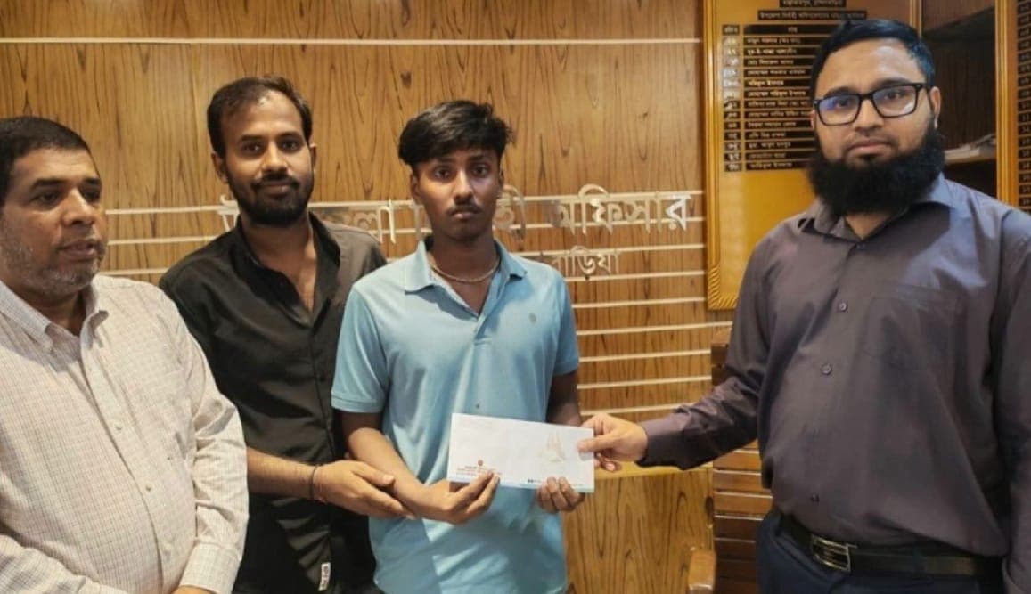 ফার্মেসিতে কাজ করে জিপিএ-৫ পাওয়া সেই প্রান্তের পাশে দাঁড়াল বাঞ্ছারামপুর উপজেলা প্রশাসন