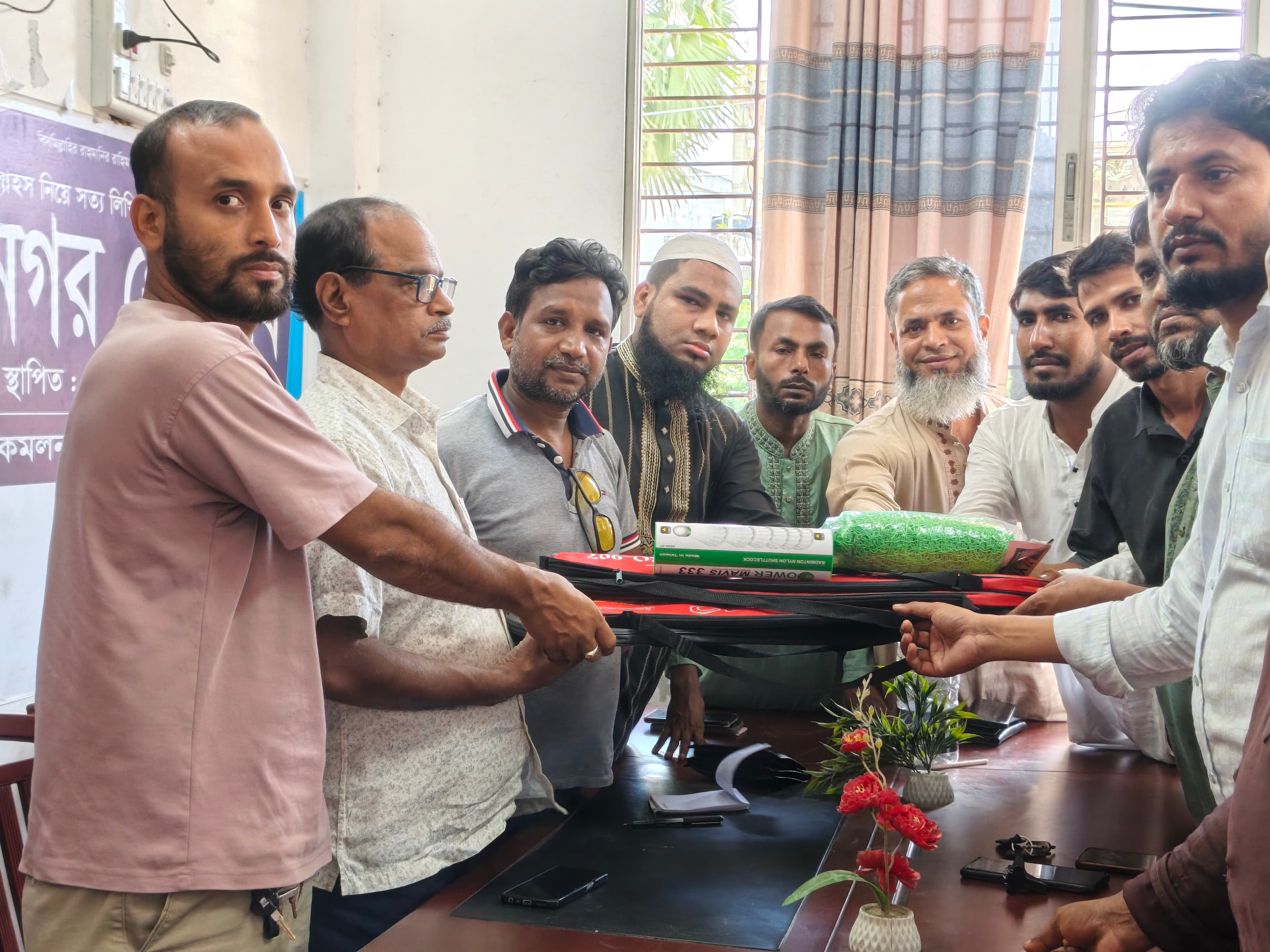 কমলনগরে শিক্ষা প্রতিষ্ঠান, থানা ও প্রেসক্লাবে এমপির ক্রীড়া সামগ্রী বিতরণ