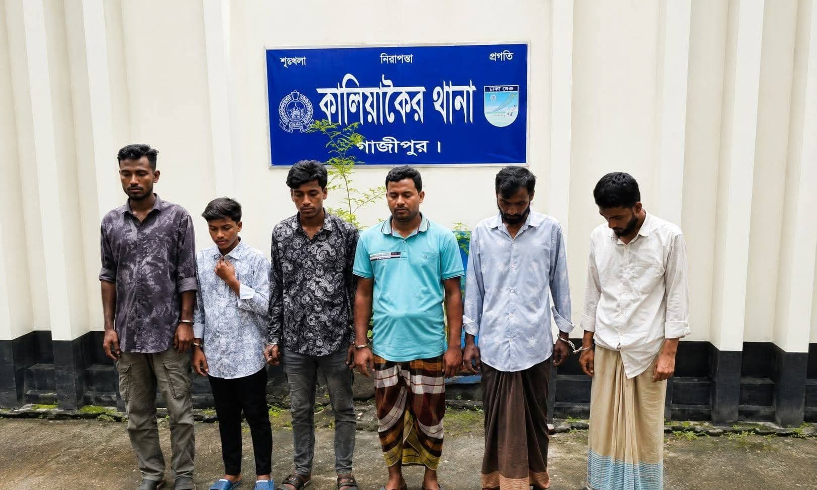 কালিয়াকৈর হাইটেক সিটির লাখ টাকা মূল্যের তামার তার ও পাইপ চুরির ঘটনায় ৬ জন আটক  
