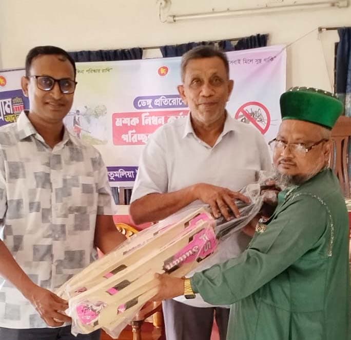কালীগঞ্জে ইউনিয়ন পরিষদের উদ্যোগে  বিদ্যালয়ে ক্রীড়া সামগ্রী বিতরণ