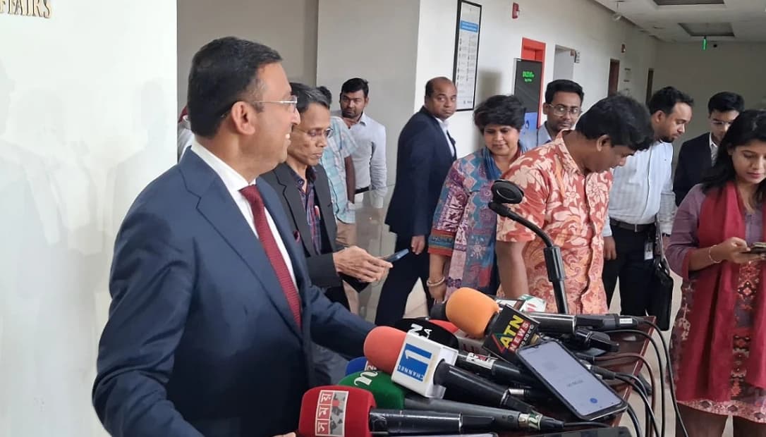 ‘আমি বাংলাদেশের নাগরিক’, দ্বৈত নাগরিকত্বের প্রশ্নে সাংবাদিকদের কড়া জবাব দিলেন হুমায়ূন কবীর
