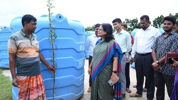 কয়রায় ৫০ উপকারভোগীর মাঝে বৃষ্টির পানি সংরক্ষণের ৫০টি ট্যাংক বিতরণ