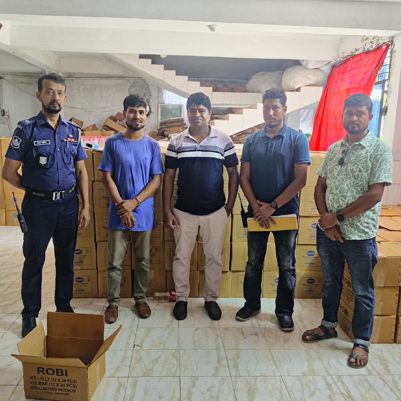 কালীগঞ্জে ১ প্রতিষ্ঠান কে অর্থদণ্ড ৪ জনকে কারাদণ্ড দিয়েছে ভ্রাম‍্যমাণ আদালত 