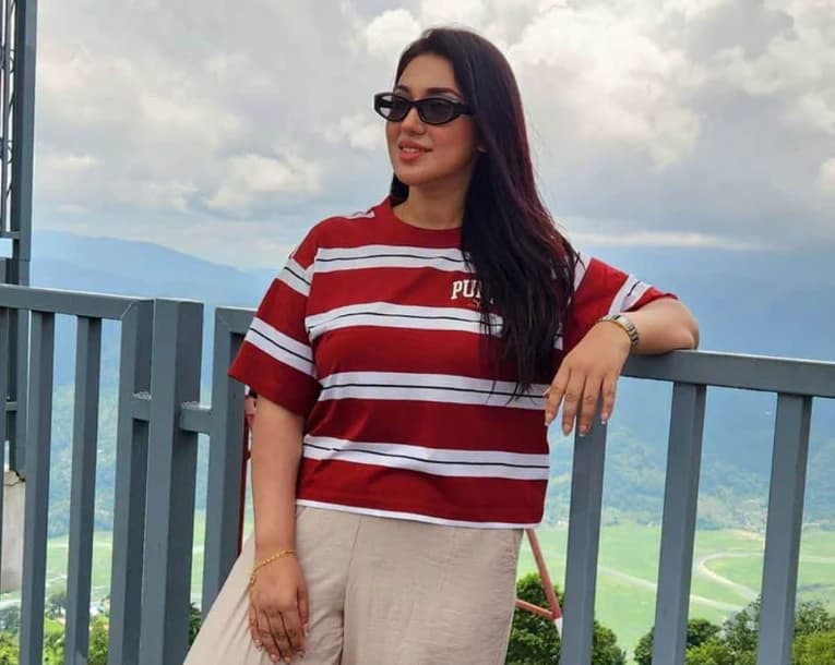 নেপালে ভয়াবহ বন্যা-ভূমিকম্প, কেমন আছেন অপু বিশ্বাস?