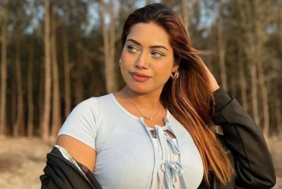 ৩৫০০ টাকায় ‘লাইফটাইম মেম্বারশিপ’! পর্নো ভিডিও বিক্রির অভিযোগে গ্রেপ্তার ইনফ্লুয়েন্সার সুমাইয়া