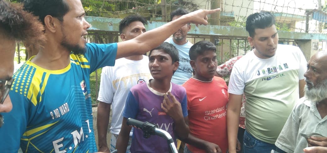 বাবার অসুস্থতা, শেষ সম্বলটুকুও নিল প্রতারকরা: কান্নায় ভেঙে পড়ল ১৩ বছরের রেজওয়ান