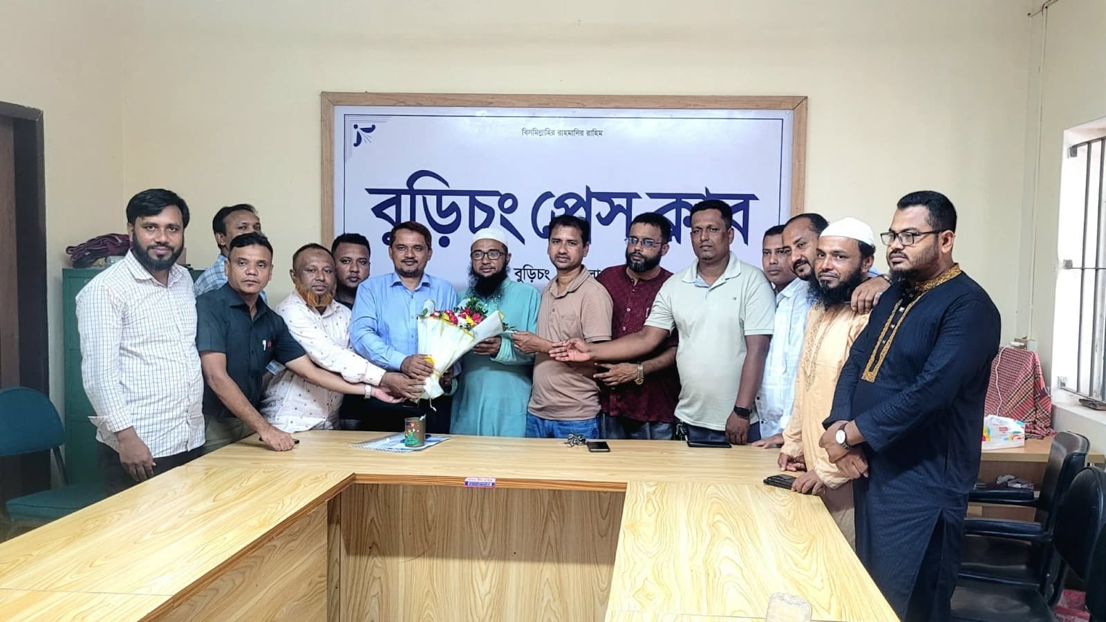 বুড়িচং প্রেসক্লাবের নবগঠিত কমিটিকে উষ্ণ অভ্যর্থনা জানালেন সরকারি প্রাথমিক বিদ্যালয়ের শিক্ষকরা
