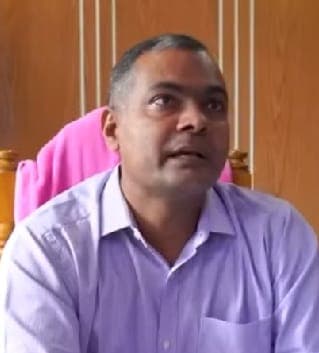 কে এই ‘দরবেশ বাবা’? পাসপোর্ট অফিসে দৈনিক লাখ লাখ টাকার অবৈধ বাণিজ্যের রহস্য কী?