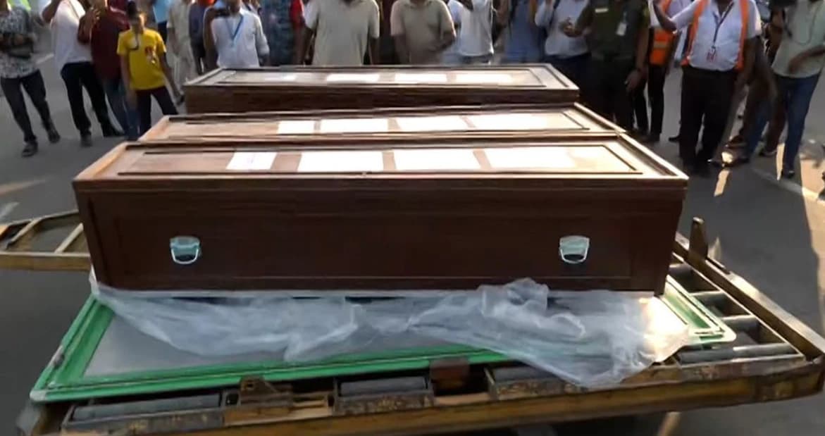 সৌদি আরবে অগ্নিকাণ্ডে নিহত ৯ বাংলাদেশির দাফন সম্পন্ন, পরিবার প্রতি ৩৫ হাজার টাকা সহায়তা
