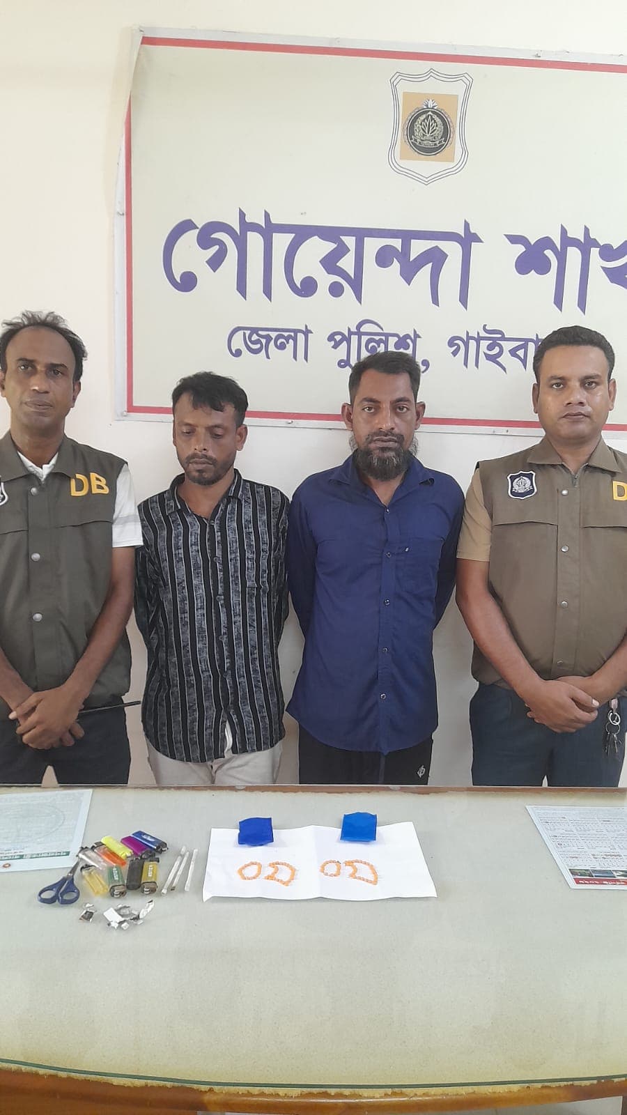 ফুলছড়িতে ১০০ পিস ইয়াবাসহ দুইজন গ্রেপ্তার, একজন পলাতক