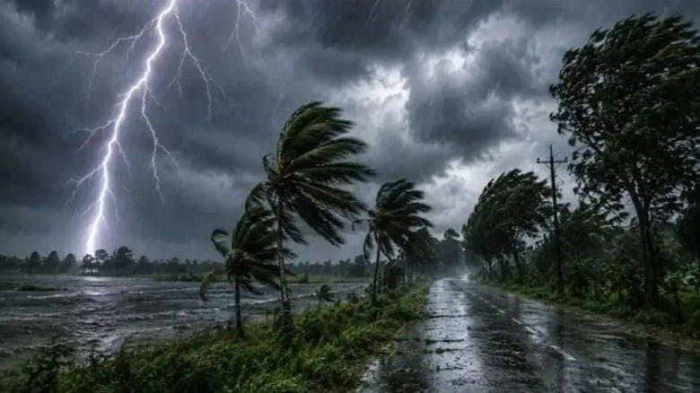 দেশের ৮ অঞ্চলে ৬০ কিমি বেগে ঝড়ের আশঙ্কা, নদীবন্দরে সতর্ক সংকেত