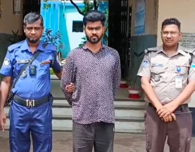 ভাড়ার মাইক্রোবাস মালিক সেজে বিক্রির চেষ্টা, মিরপুর থেকে গ্রেপ্তার প্রতারক