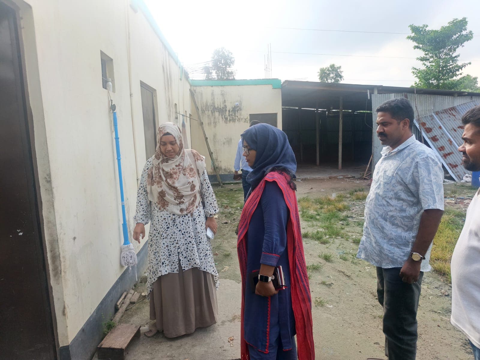 কালিয়াকৈরে অবৈধভাবে নকল কীটনাশক তৈরির কারখানায় অভিযান, জরিমানা