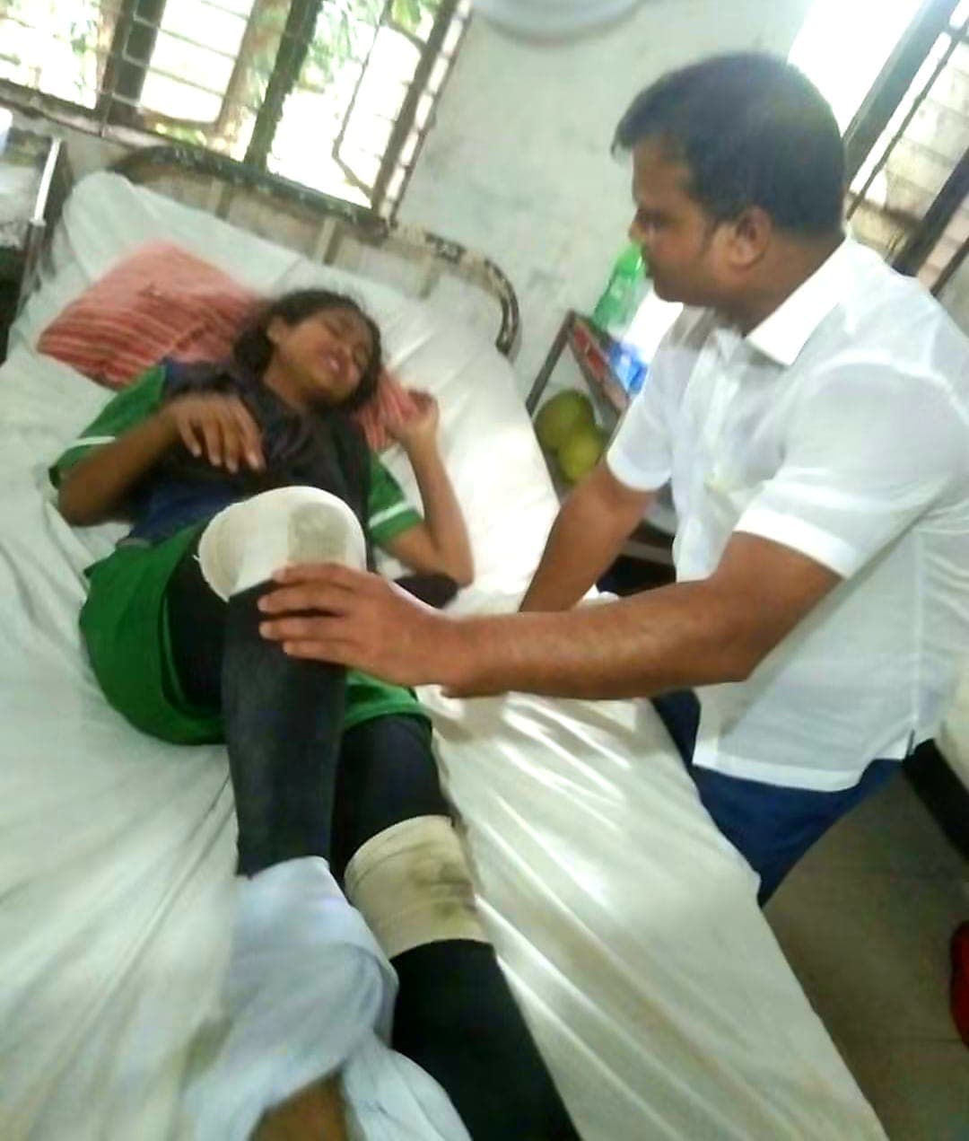 কাঁঠালিয়ায় গ্রীষ্মকালীন খেলা নিয়ে দুই স্কুলের ছাত্রীদের সংঘর্ষ, বিচার চেয়ে ইউএনওকে স্মারকলিপি