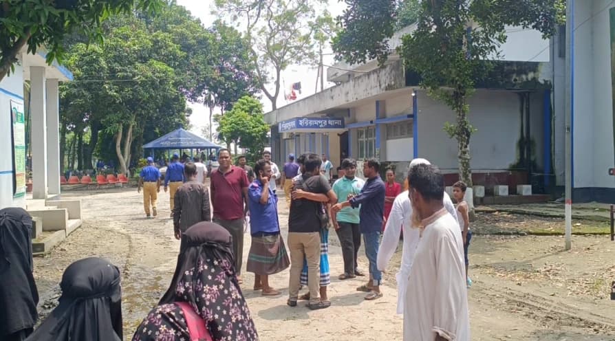 প্রবাসে দুই ছেলে, তবুও ঋণের চাপে গলায় ফাঁস দিলেন অসহায় বৃদ্ধ বাবা