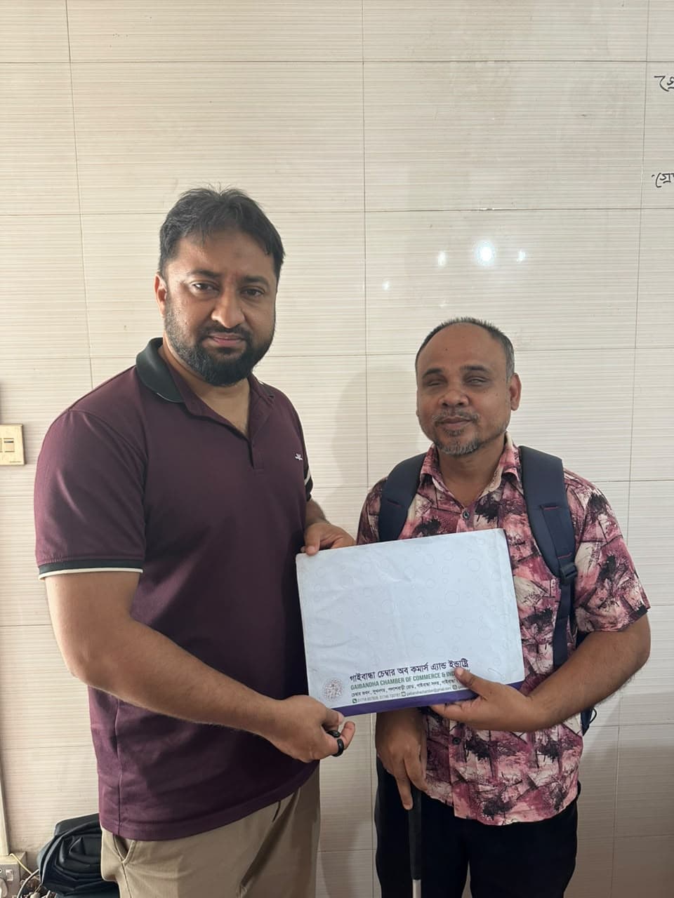 দৃষ্টিহীনতাকে জয় করে উদ্যোক্তা শরিফুল, পাশে গাইবান্ধা চেম্বার