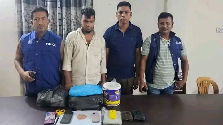 ফেনীতে সাড়ে ৩ কেজি গাঁজা ও ১৬৫ পিস ইয়াবাসহ গ্রেপ্তার ২