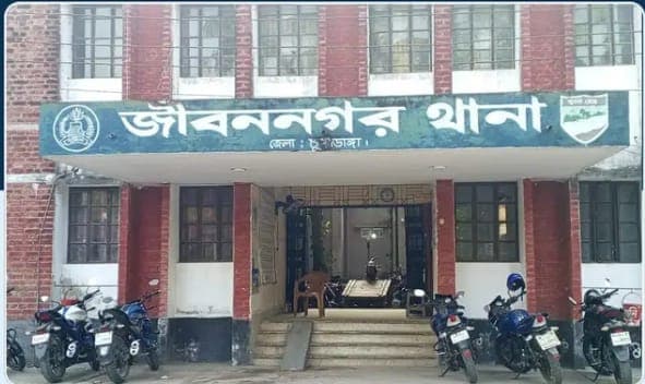 চুয়াডাঙ্গার উথলীতে দুর্গন্ধের সূত্র ধরে মিলল যুবকের অর্ধগলিত মরদেহ   