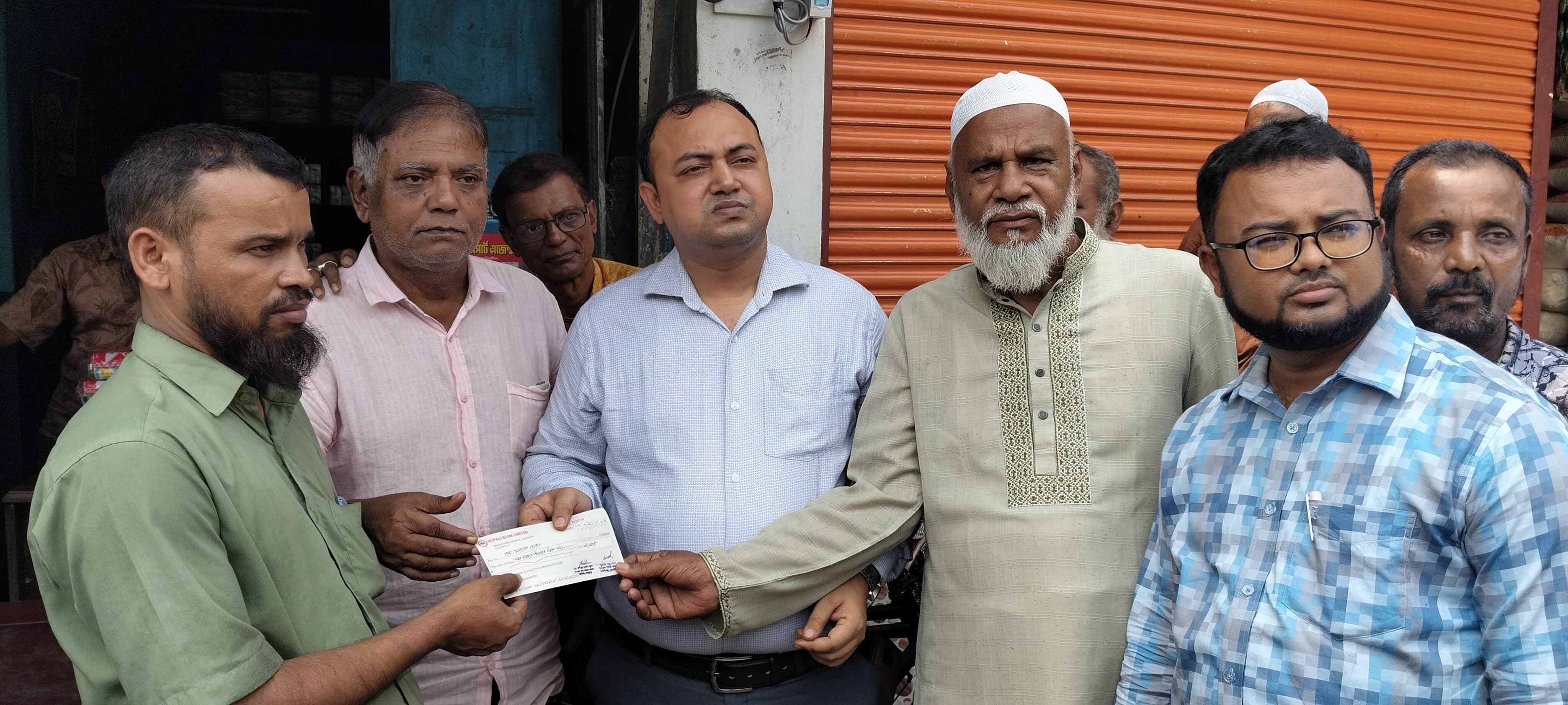 অর্ধকোটি টাকার ক্ষতিতে দিশেহারা বকশীগঞ্জের ব্যবসায়ীরা, পাশে দাঁড়ালো জেলা প্রশাসন
