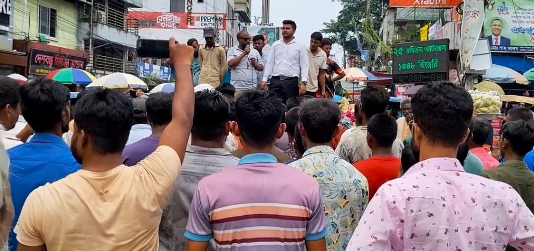 সুনামগঞ্জে ব্যাটারী চালিত অটো রিকশায় নতুন নম্বর প্লেট প্রদানের দাবীতে বিক্ষোভ মিছিল ও প্রতিবাদ সমাবেশ করেছেন মালিক শ্রমিক সমবায় পরিষদ
