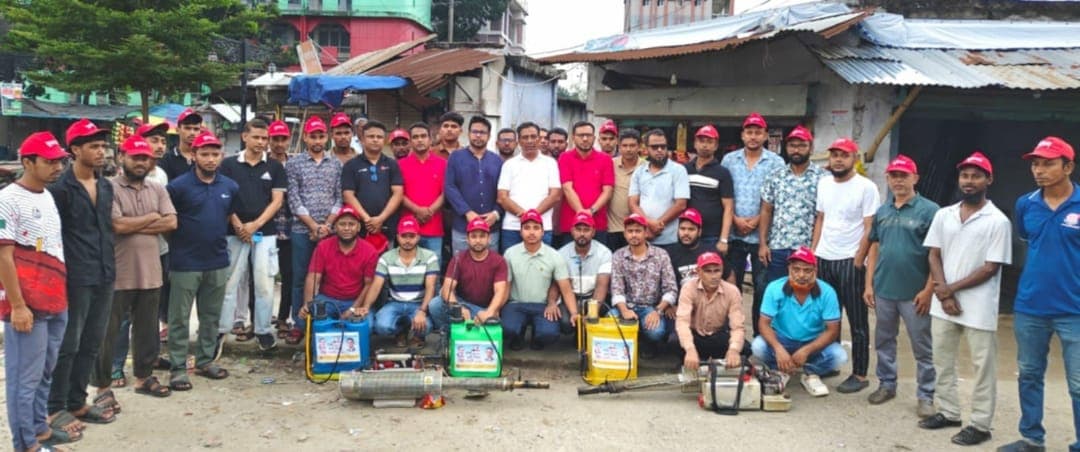 খুলনায় ডেঙ্গু প্রতিরোধে মহানগর যুবদলের মশা নিধন কর্মসূচি