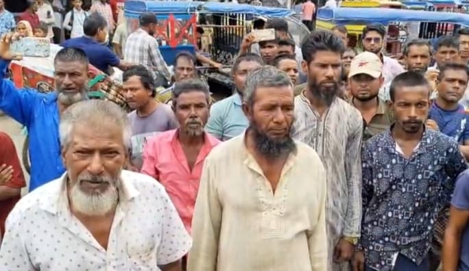 সুনামগঞ্জে ব্যাটারী চালিত অটো রিকশায় নতুন নম্বর প্লেট প্রদানের দাবীতে বিক্ষোভ মিছিল ও প্রতিবাদ সমাবেশ করেছেন মালিক শ্রমিক সমবায় পরিষদ