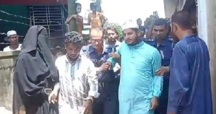 পৈশাচিক নির্যাতনে হাসপাতালে সন্তান, তবুও কেন শিক্ষককে ছাড়াতে মরিয়া মা?