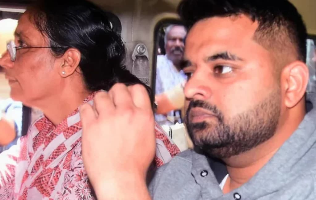 সাবেক এমপির জব্দকৃত মোবাইল ও পেনড্রাইভে মিলল ডজনখানেক পর্ন ভিডিও