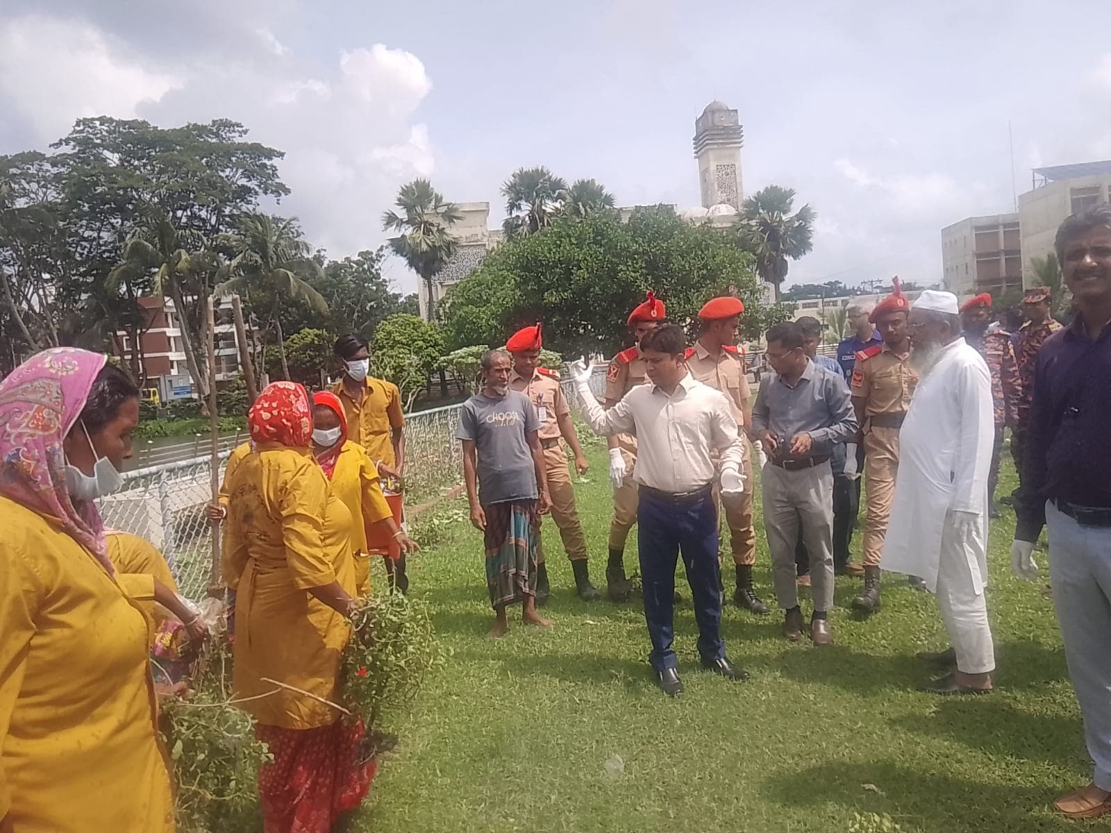 টুঙ্গিপাড়ায় ডেঙ্গু প্রতিরোধ ও পরিচ্ছন্নতা অভিযান শুরু
