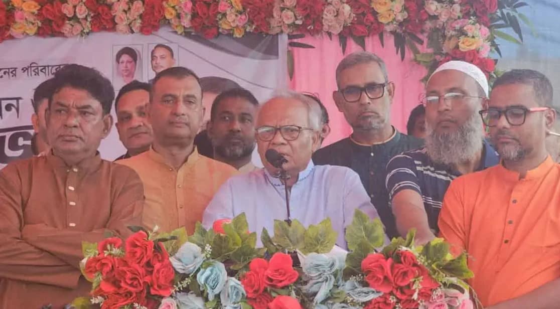শহীদ হারুনের পরিবারের মুখে হাসি ফুকাচ্ছে বিএনপি, নতুন বাড়ির চাবি দিয়ে আবেগঘন রিজভী