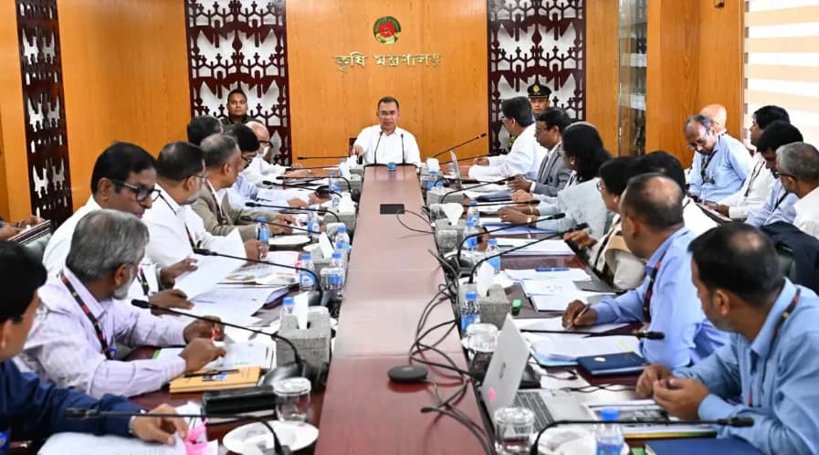 লিফট নয়, সিঁড়ি বেয়েই কৃষি মন্ত্রণালয়ে পৌঁছালেন প্রধানমন্ত্রী তারেক রহমান