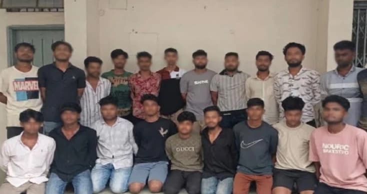 মুন্সীগঞ্জে নিষিদ্ধ আ-লীগের ৩১ নেতাকর্মী গ্রেপ্তার, জব্দ ৩টি মাইক্রোবাস ও প্রচারসামগ্রী