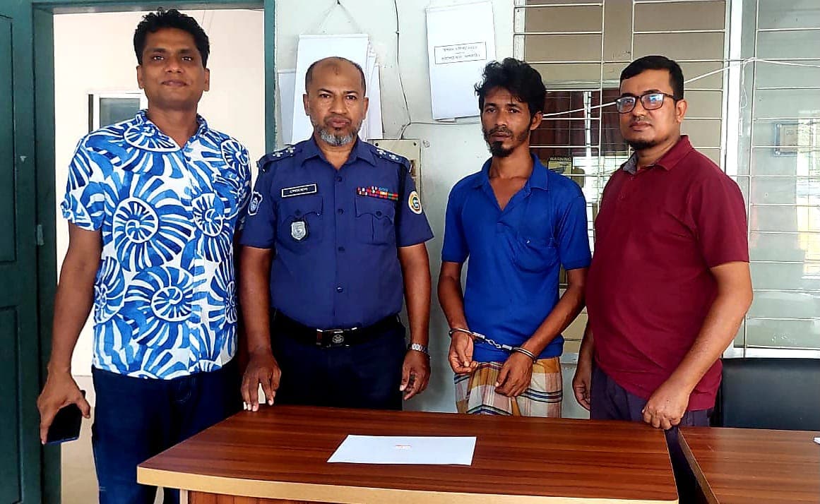 কাঁঠালিয়ায় ইয়াবাসহ যুবক আটক