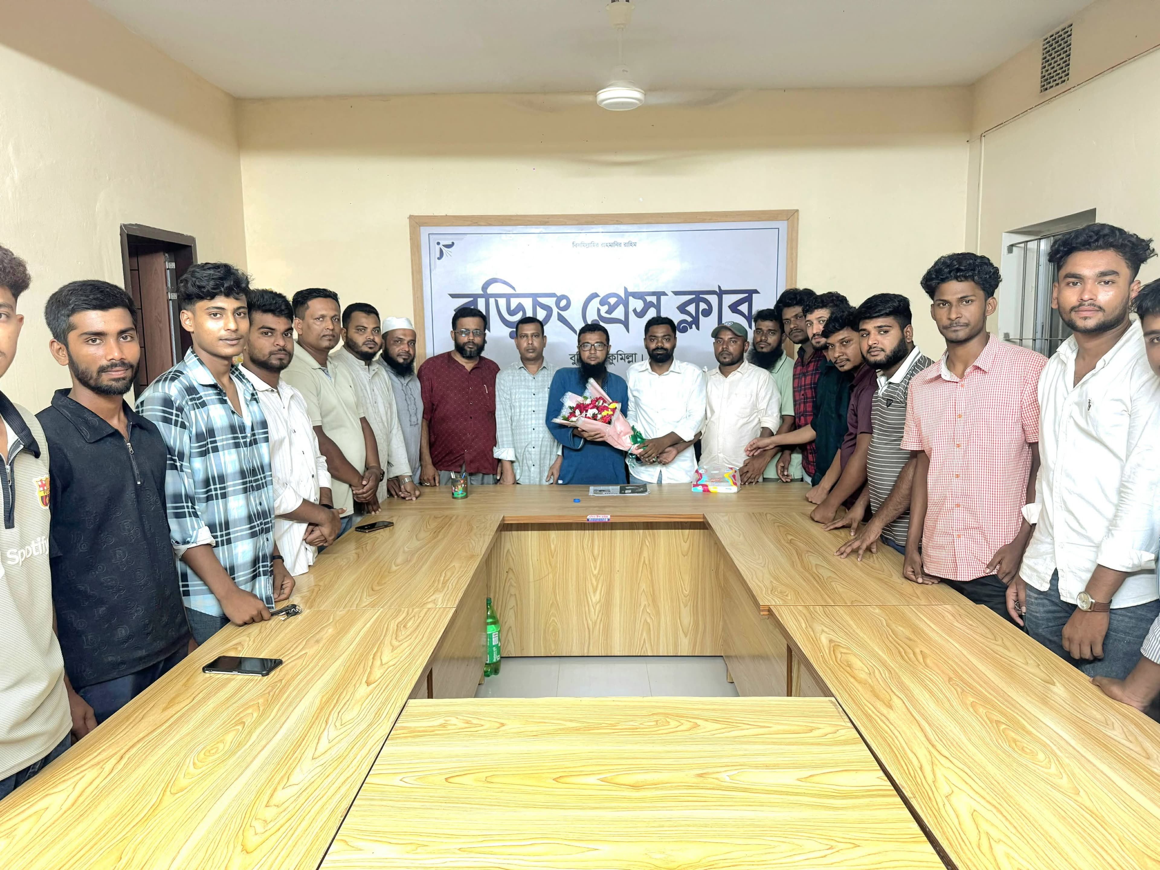 বুড়িচং প্রেসক্লাবের নবনির্বাচিত কমিটিকে ছাত্রদলের ফুলেল শুভেচ্ছা 