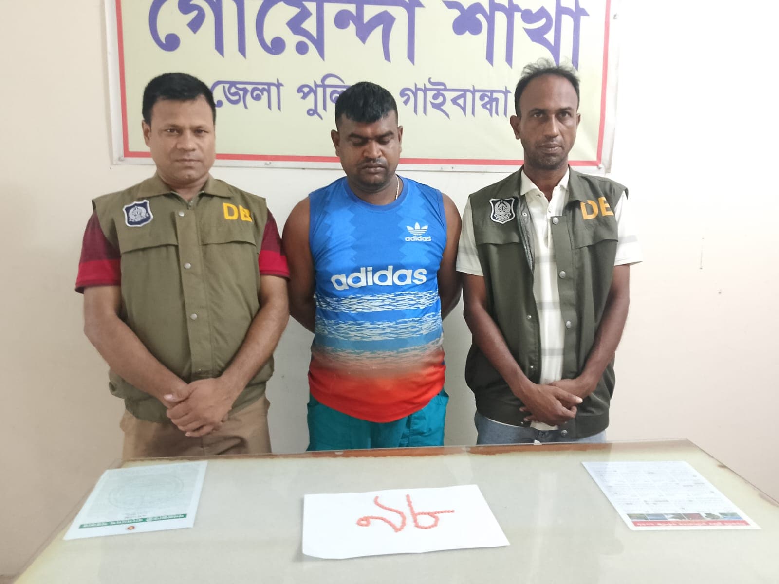 গাইবান্ধায় ৯৮ পিস ইয়াবাসহ যুবক আটক, মাদক সেবনের অভিযোগে আরও একজনের বিরুদ্ধে প্রসিকিউশন