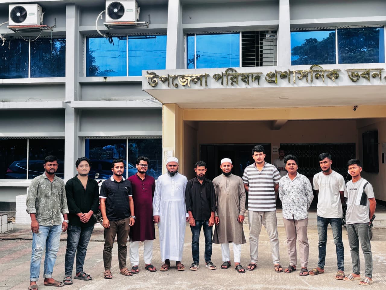 টেকনাফে লাখ টাকা ব্যয়ে নির্মিত পাঠাগারের কার্যক্রম দ্রুত শুরুর দাবিতে ইউএনও এবং পৌর প্রশাসকের সঙ্গে সাক্ষাৎ